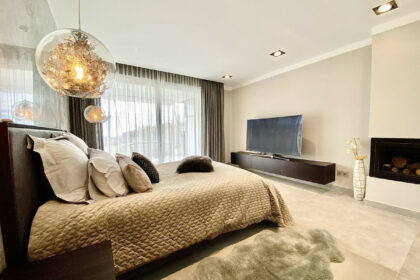 d95f2d6656e14dd47460f9a6d76148e8 - 27