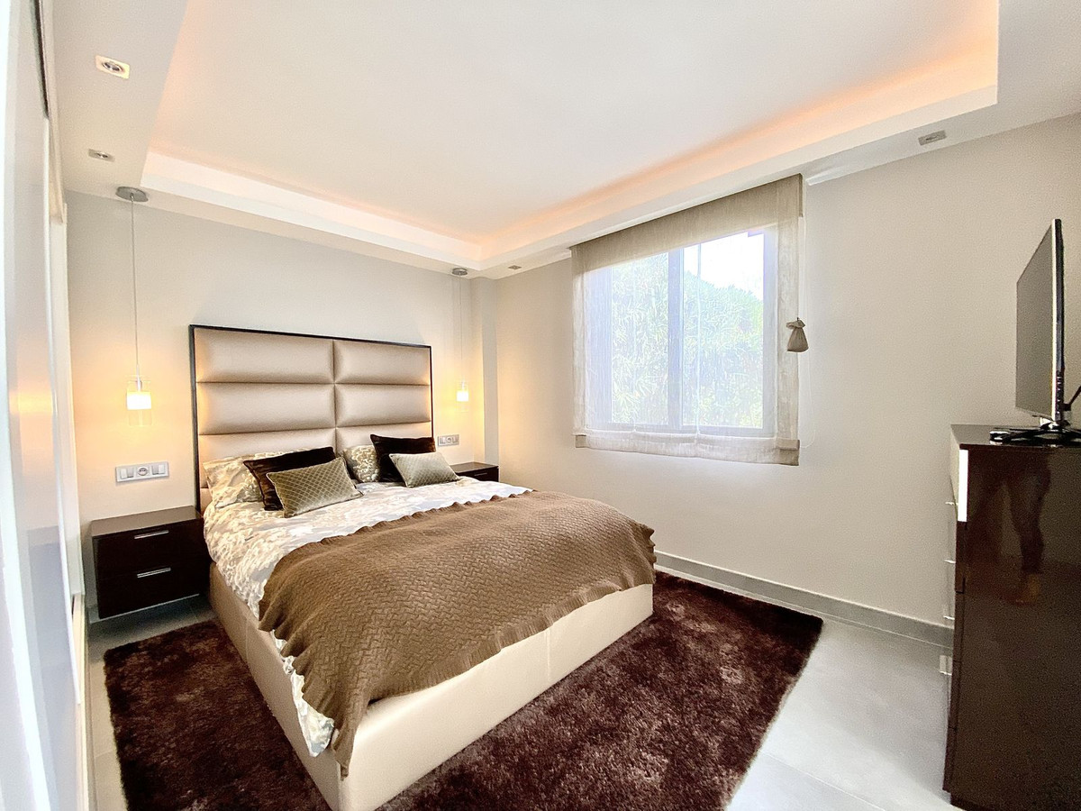 d95f2d6656e14dd47460f9a6d76148e8 - 32