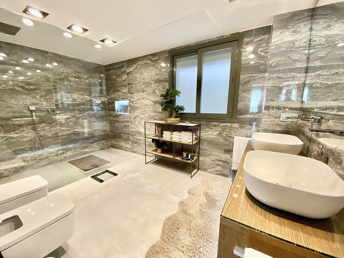 d95f2d6656e14dd47460f9a6d76148e8 - 37