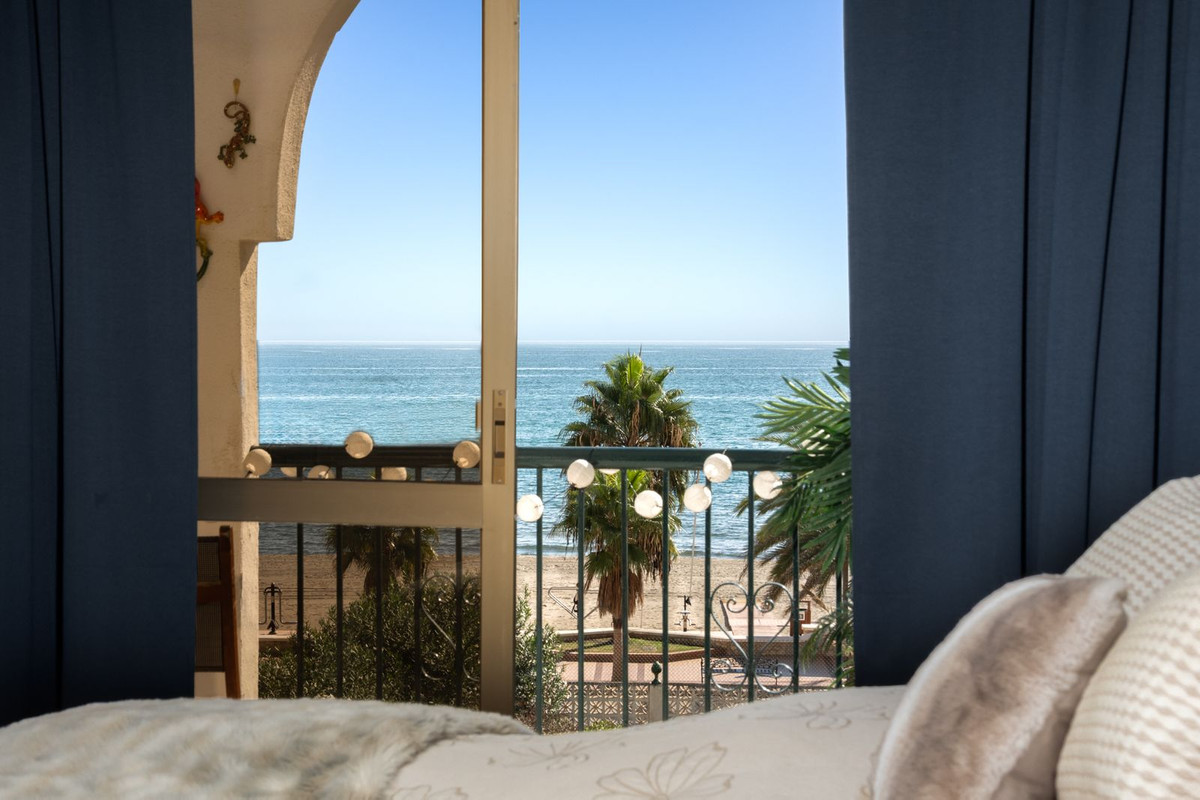 db8cd2069ba00f9a799170ffdd5ce91c - 13