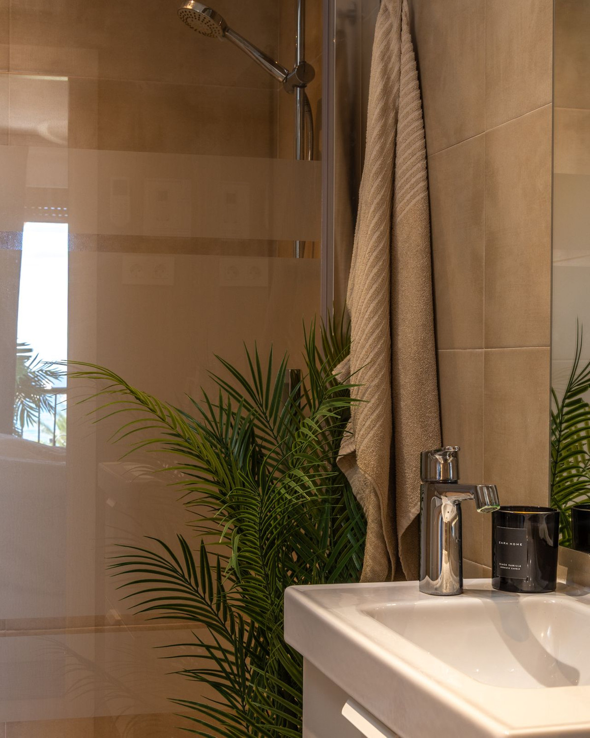 db8cd2069ba00f9a799170ffdd5ce91c - 16