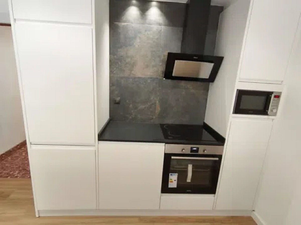 dd1e0cc21a21d44d8d8fa11f3e3d0b52 - 9