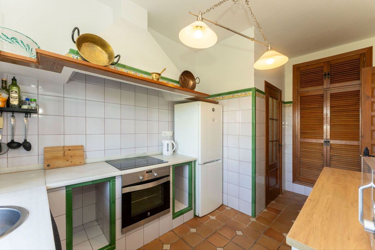 e2456eecf110a8e87412decb4f9fa2c0 - 12