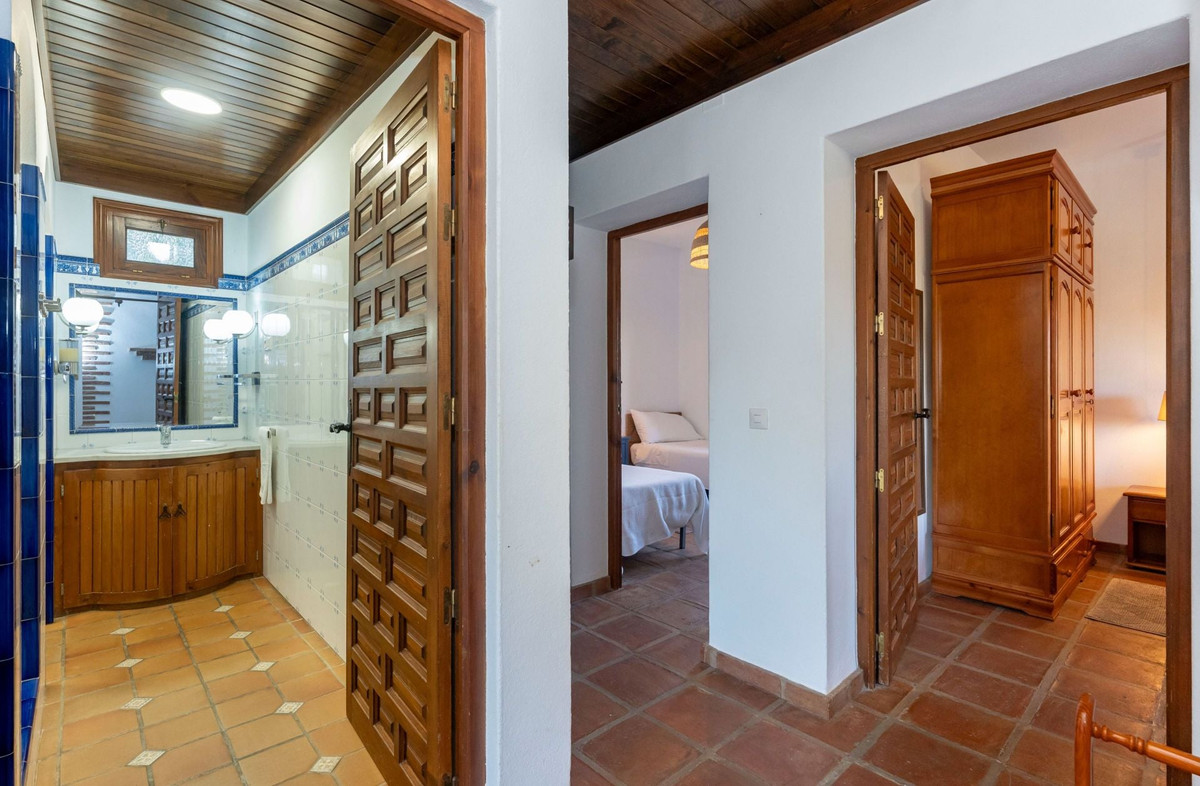 e2456eecf110a8e87412decb4f9fa2c0 - 18