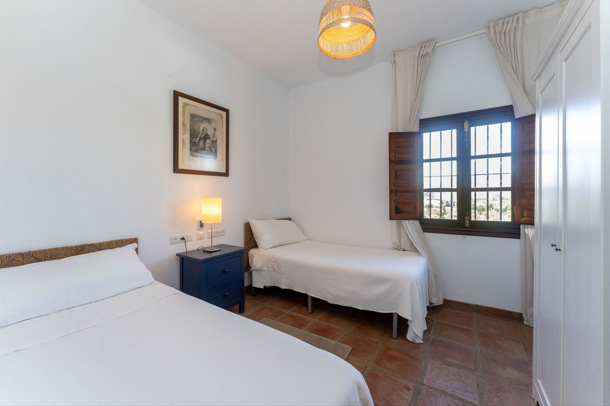 e2456eecf110a8e87412decb4f9fa2c0 - 24