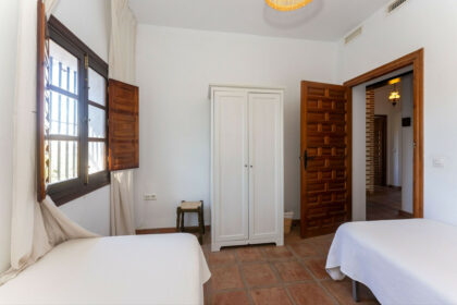 e2456eecf110a8e87412decb4f9fa2c0 - 25