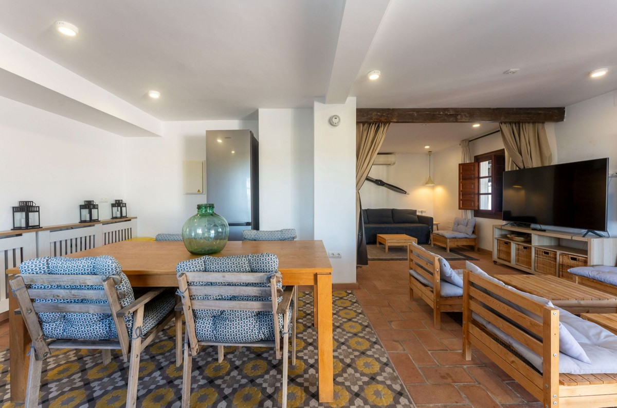 e2456eecf110a8e87412decb4f9fa2c0 - 28