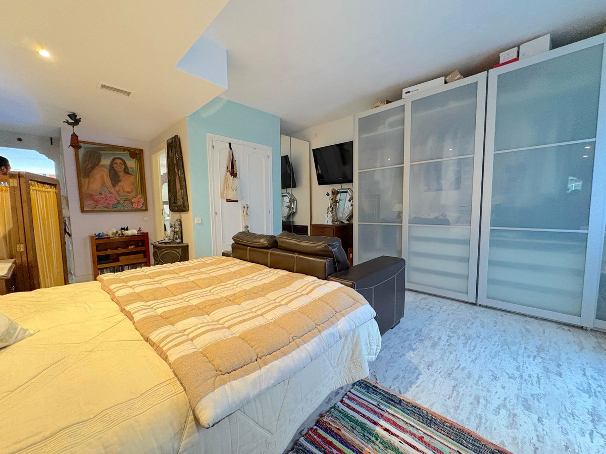 e2a29b2e43b4b4bd118dfbef7a9040fe - 13