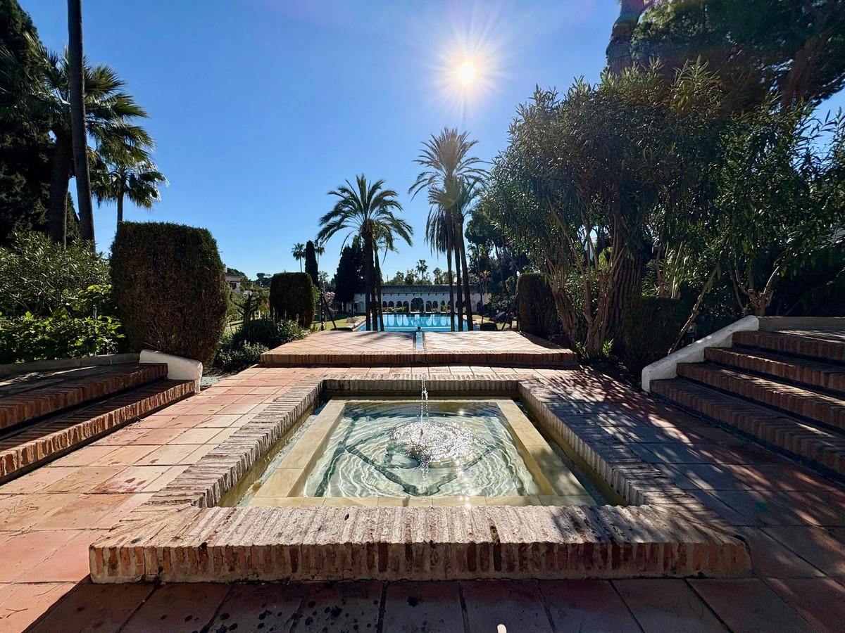 e2a29b2e43b4b4bd118dfbef7a9040fe - 23