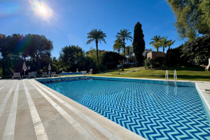 e2a29b2e43b4b4bd118dfbef7a9040fe - 24