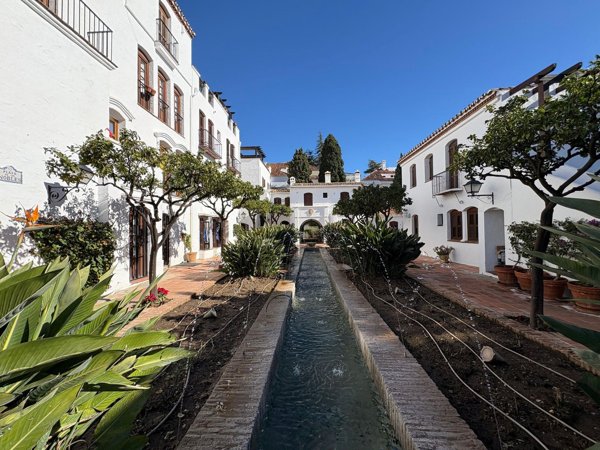 e2a29b2e43b4b4bd118dfbef7a9040fe - 27