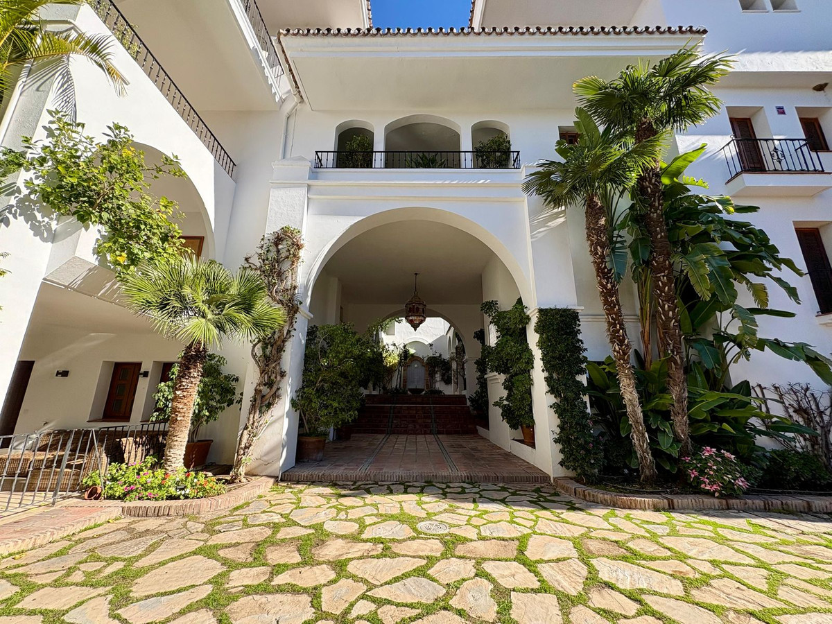 e2a29b2e43b4b4bd118dfbef7a9040fe - 28