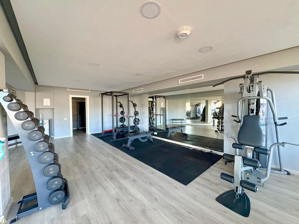 e2a29b2e43b4b4bd118dfbef7a9040fe - 30