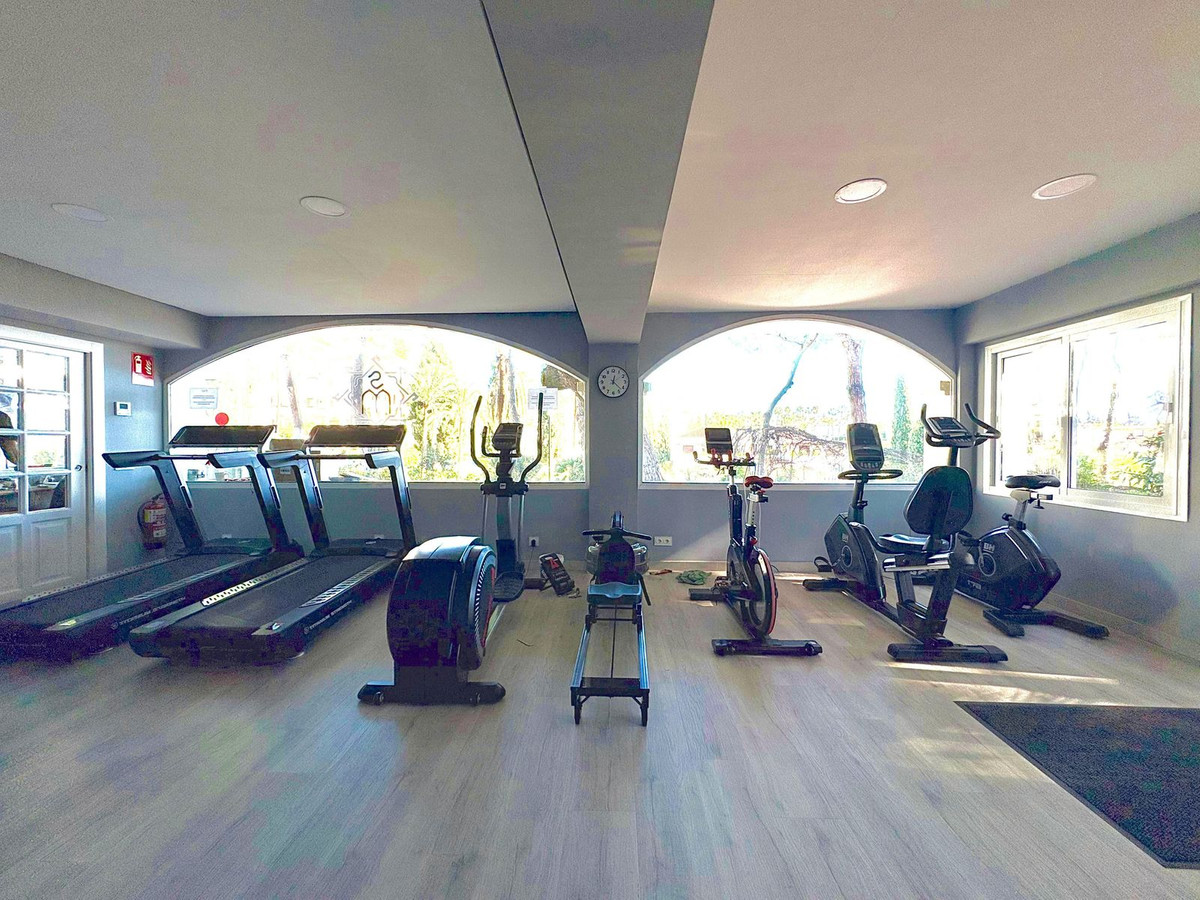 e2a29b2e43b4b4bd118dfbef7a9040fe - 31