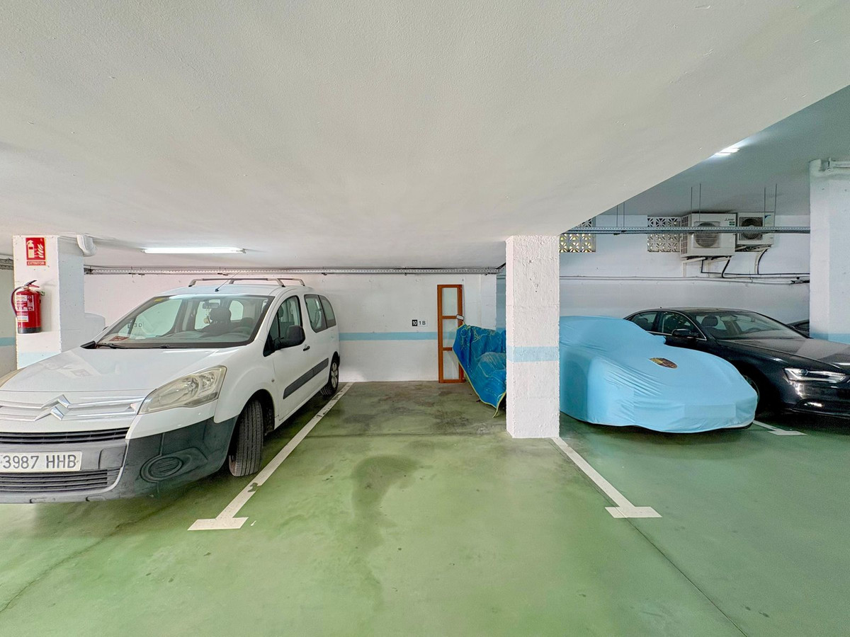 e2a29b2e43b4b4bd118dfbef7a9040fe - 33