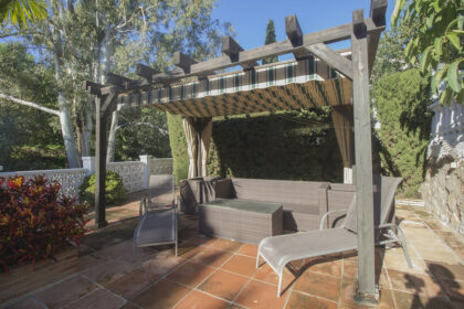 ea0189b142db41cad46c0a667a2be7f8 - 9