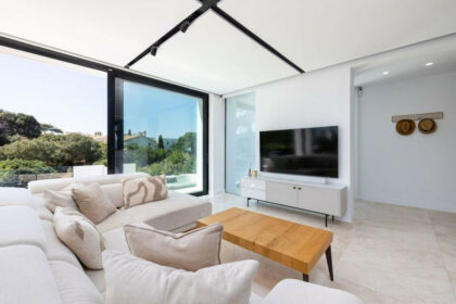 ea0525b144f72890b5236edc73d1208b - 10