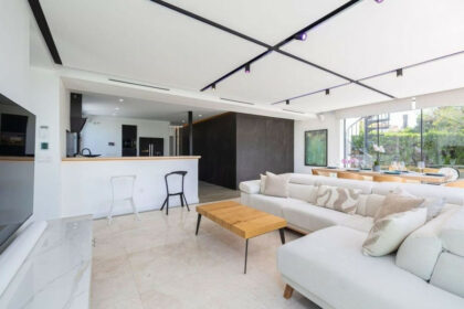 ea0525b144f72890b5236edc73d1208b - 11