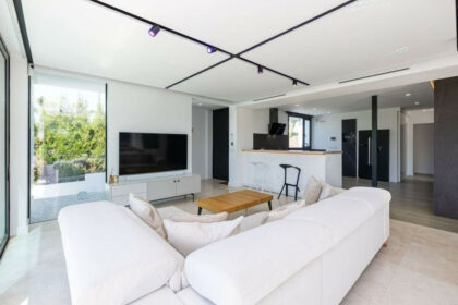 ea0525b144f72890b5236edc73d1208b - 13