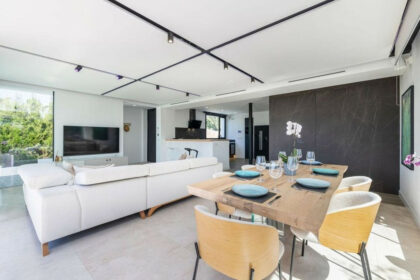 ea0525b144f72890b5236edc73d1208b - 14