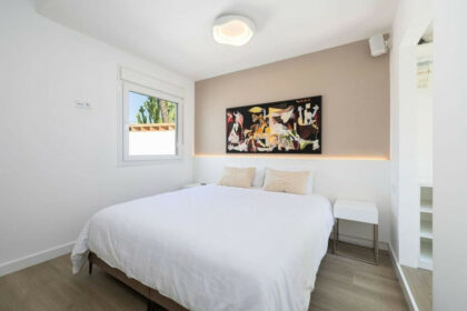 ea0525b144f72890b5236edc73d1208b - 18