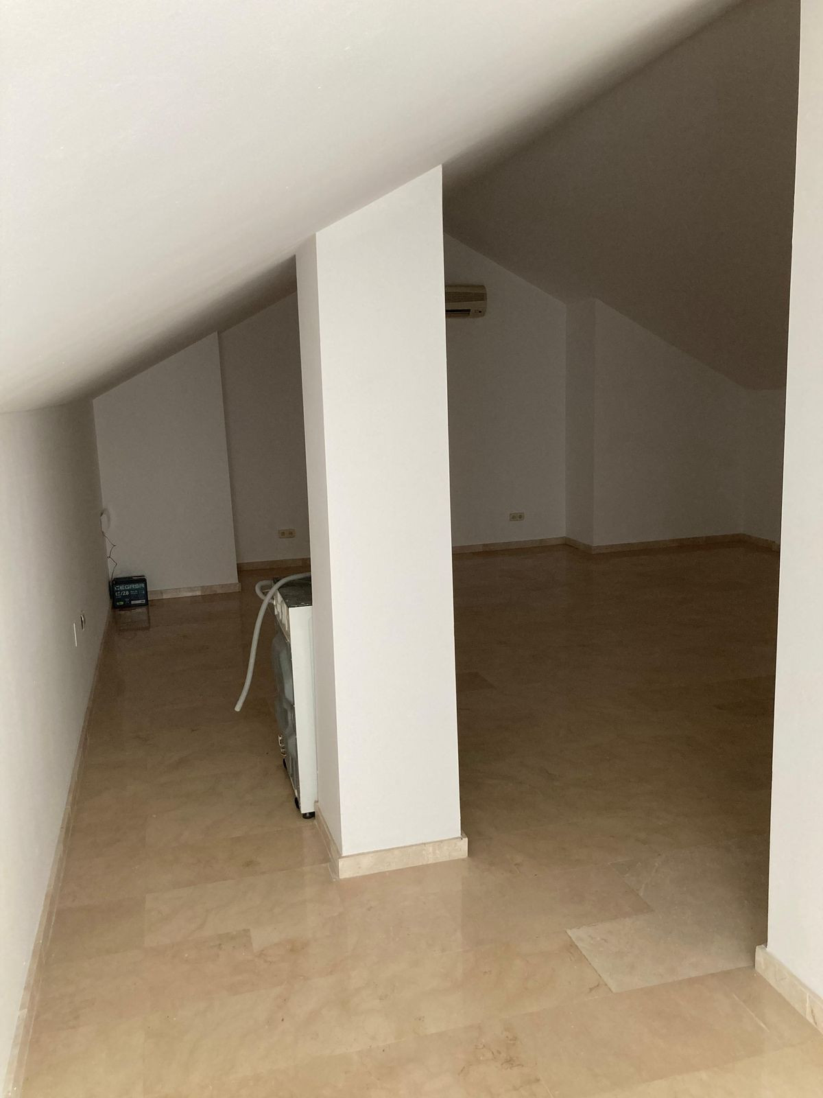 ecc8bf9cde5478c82c03d8844cc9e2f0 - 28