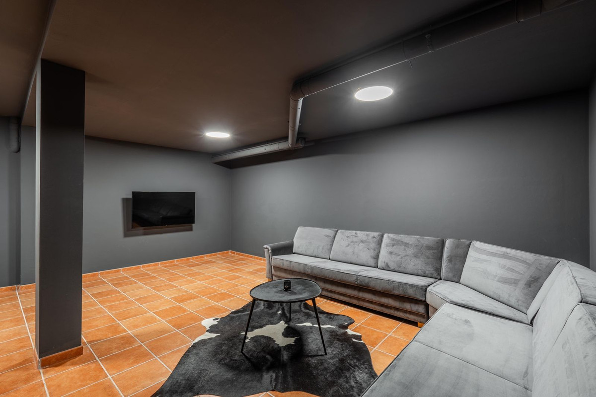 ed9547133c2153dc2b45d65ab121027f - 14