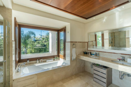 ee717384a270a0e79ece741522676d51 - 19