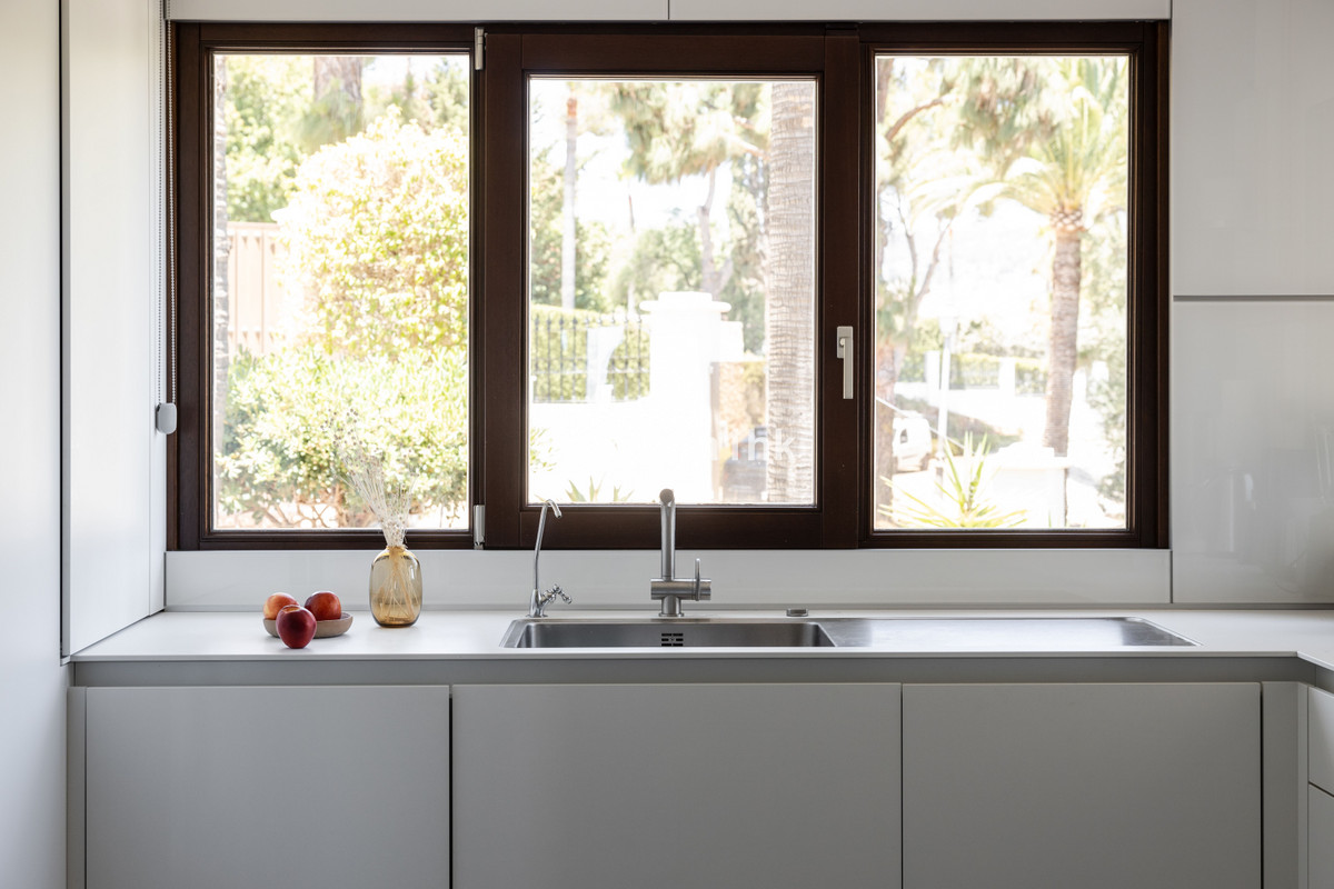 ef3014d36e9199b53c6188195d5b49eb - 12