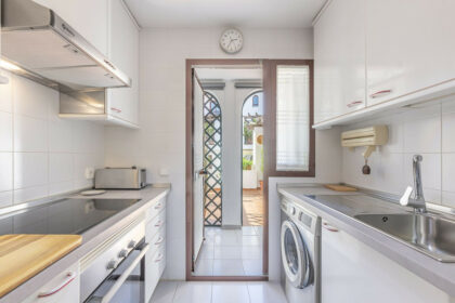 f21917bf852672cbfc6cba2609713e1f - 9