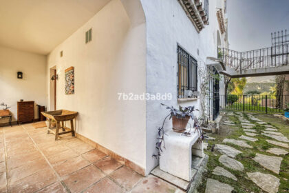 f683a06ed5b428dd2e0f5257f7b0e6d5 - 12