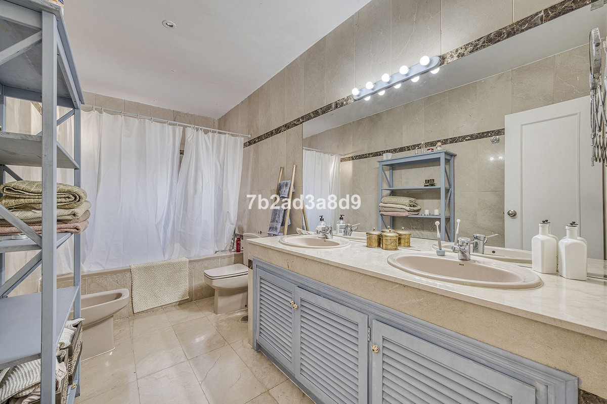 f683a06ed5b428dd2e0f5257f7b0e6d5 - 20