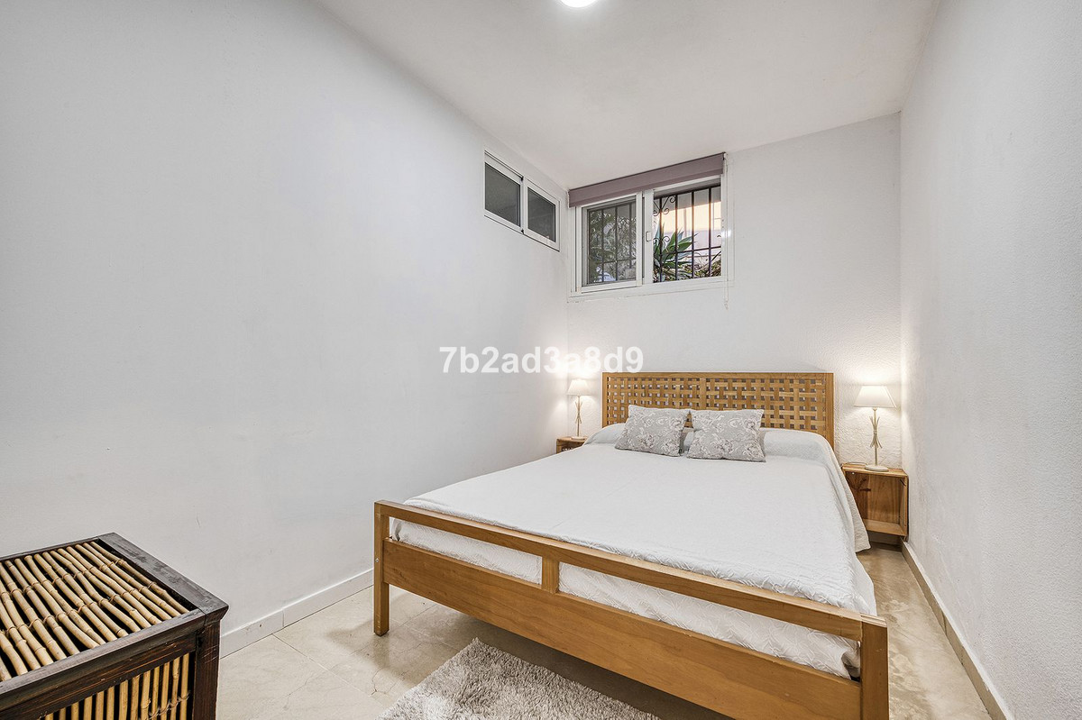 f683a06ed5b428dd2e0f5257f7b0e6d5 - 32