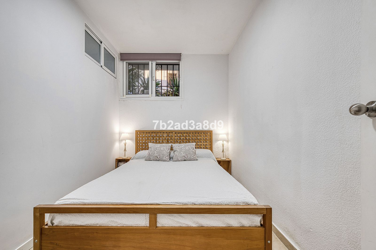 f683a06ed5b428dd2e0f5257f7b0e6d5 - 33