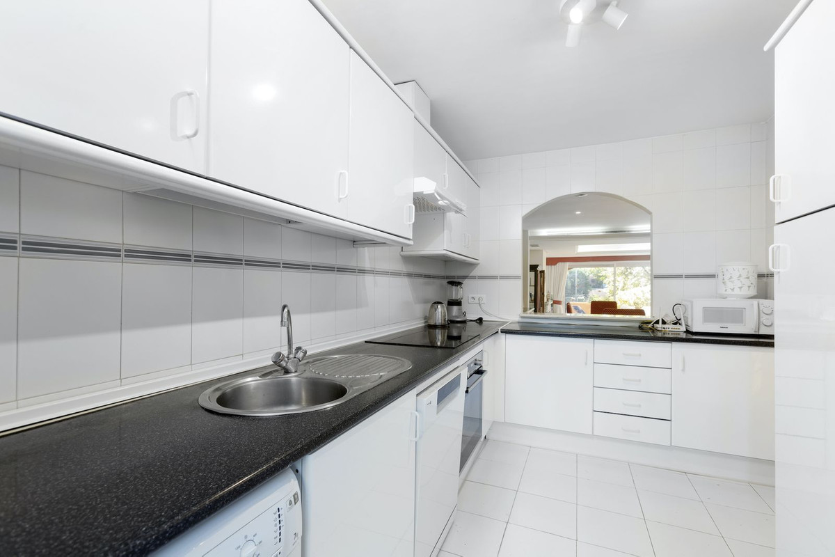 f80706e82cca882f4679ddee3306d7eb - 14