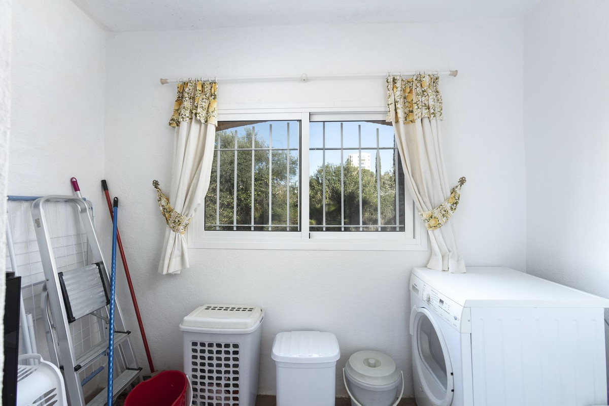 f80706e82cca882f4679ddee3306d7eb - 16