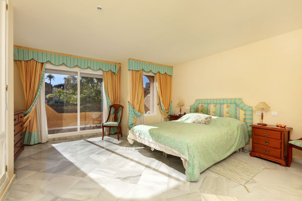 f80706e82cca882f4679ddee3306d7eb - 17