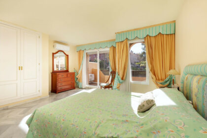 f80706e82cca882f4679ddee3306d7eb - 18