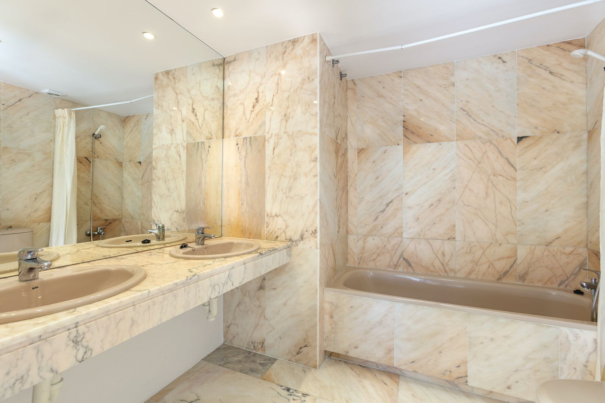 f80706e82cca882f4679ddee3306d7eb - 19