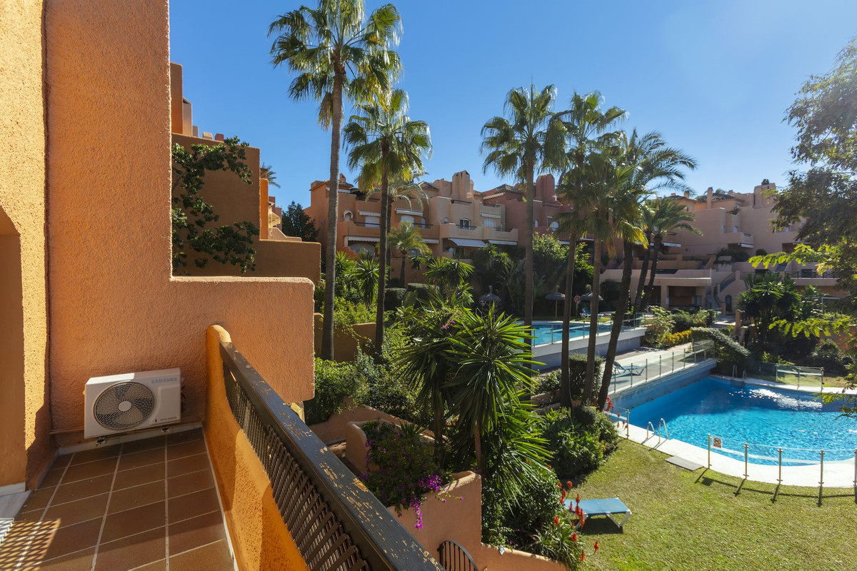 f80706e82cca882f4679ddee3306d7eb - 20