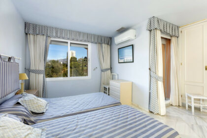 f80706e82cca882f4679ddee3306d7eb - 22