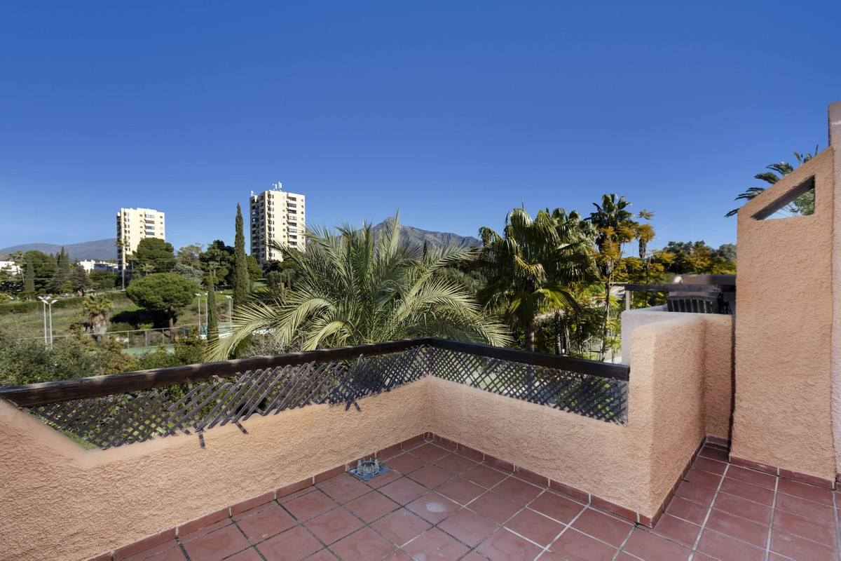 f80706e82cca882f4679ddee3306d7eb - 25