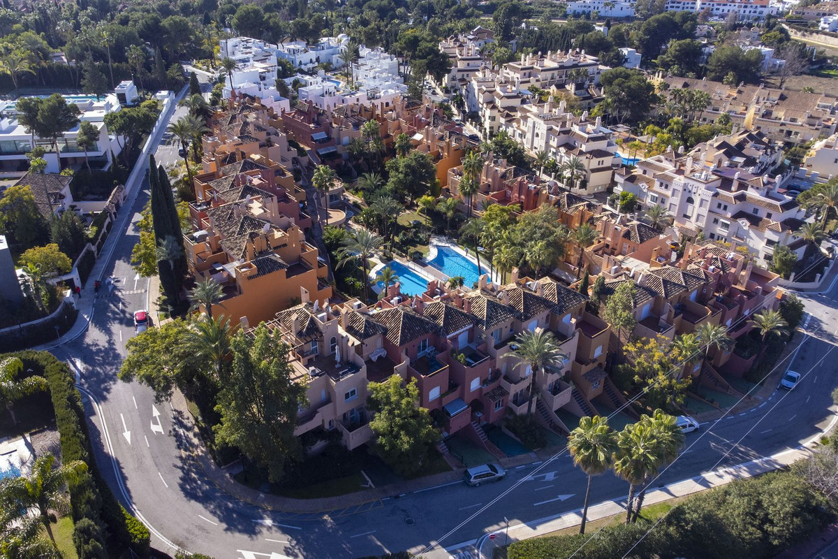 f80706e82cca882f4679ddee3306d7eb - 33