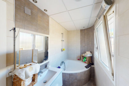 f877f584a91982ad51406e7a1e5e724b - 19