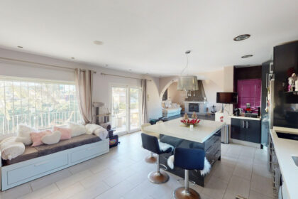 f877f584a91982ad51406e7a1e5e724b - 8