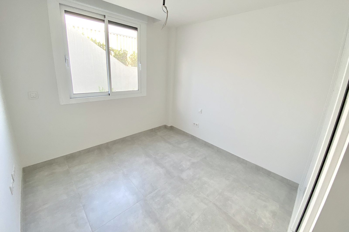 f984c958bf5211a4767b9ff9c56f33b6 - 12