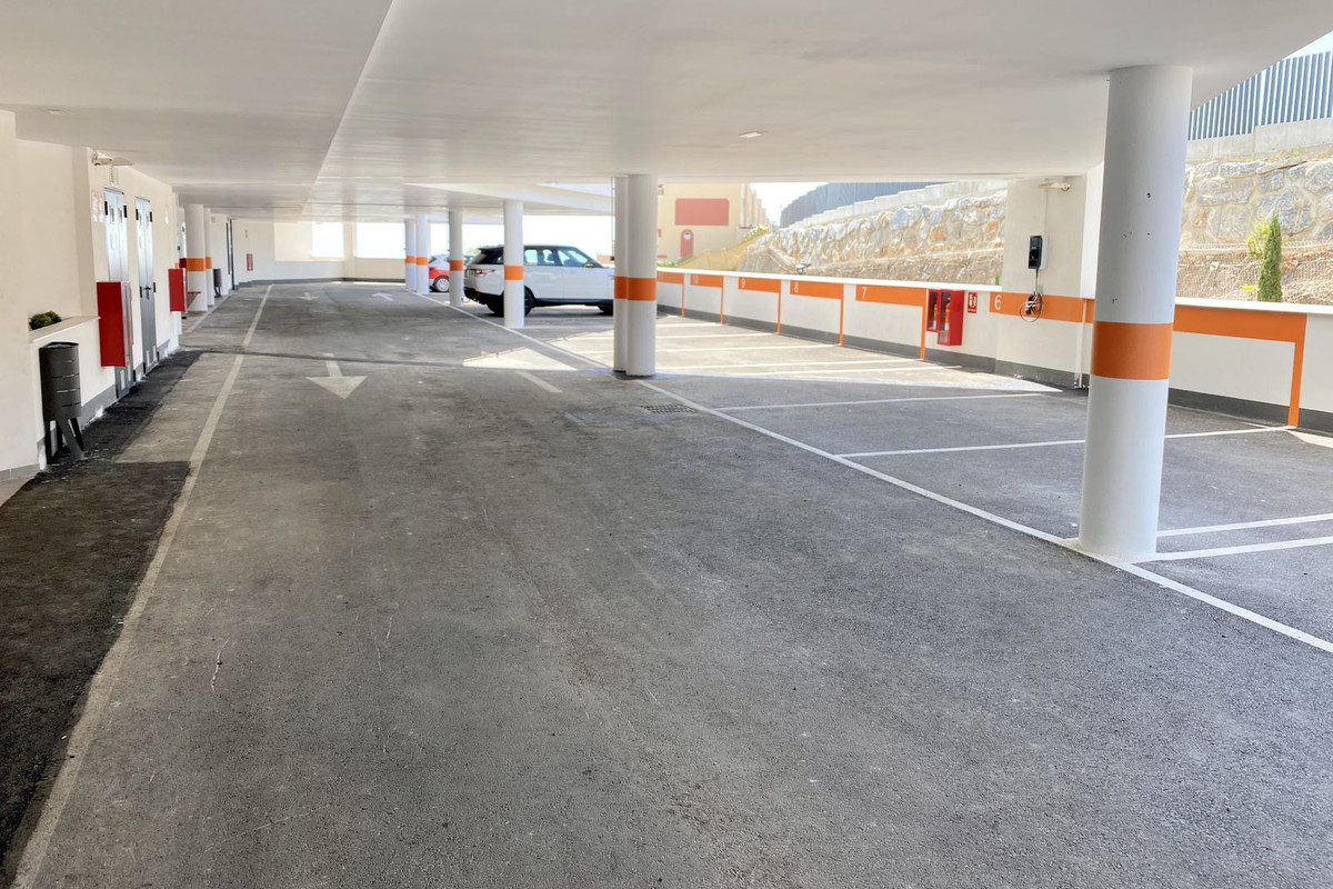 f984c958bf5211a4767b9ff9c56f33b6 - 19