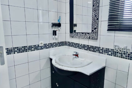 fb35c20f63f93aaafbebcabd09c2875e - 24