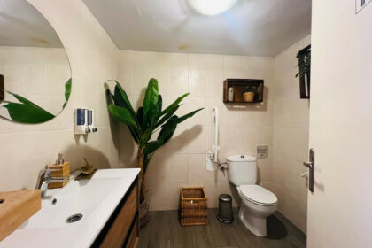 fdfdea2d92fbaf410ffb7008e5a76925 - 47