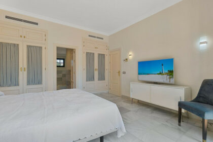 fe15742eeba05c5765e3cbb4303c5e8f - 12